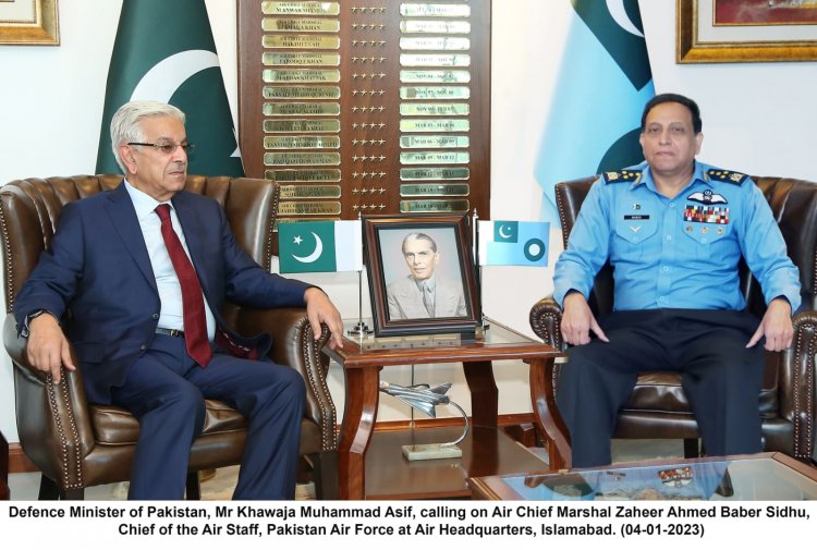 DEFENCE MINISTER VISITS AIR HEADQUARTERS