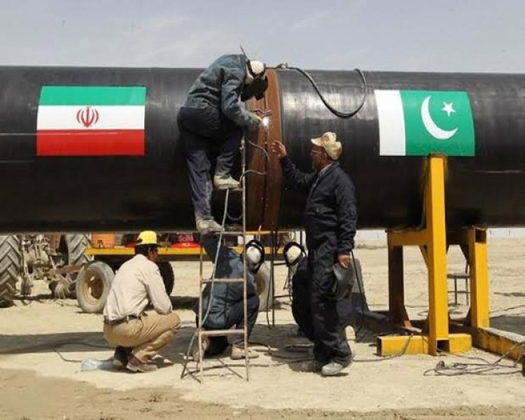 Pakistan, Iran to jointly open border market, power transmission line