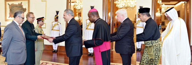 Newly Arrived High Commissioners & Ambassadors Present Diplomatic Credentials to President of Pakistan