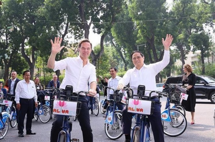 Prime Minister Pham Minh Chinh and Dutch Premier Mark Rutte's Hanoi Cycling Tour Enhances Vietnam-Netherlands Relations