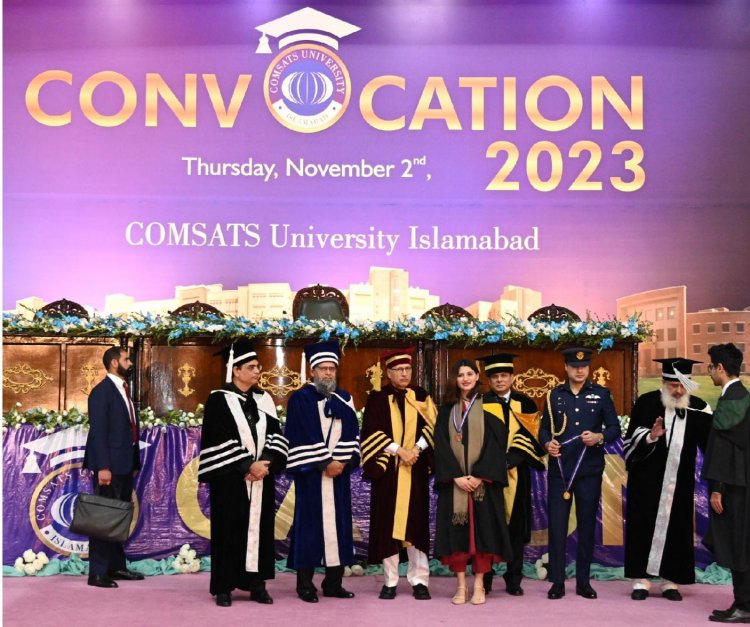 President of Pakistan attends convocation of COMSATS University and confers  medals upon top position holders