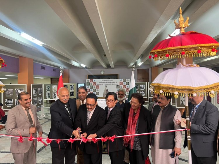 Senator Mushahid Hussain inaugurates the photo exhibition, showcasing historic moments of President Soekarno with world leaders, including Colonel Amjad Hussain Sayed receiving the Bintang