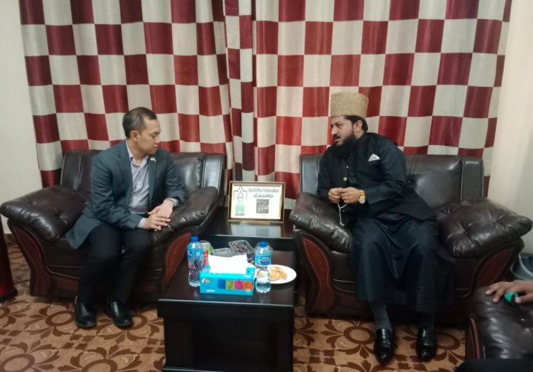 Acting Ambassador of Indonesia to Pakistan Honorable Mr.Rahmat, met the His Eminence Dr.Mufti Akeel-Ur-Rehman