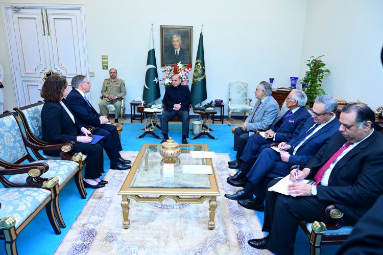 U.S. Ambassador Donald Bloom Meets PM Shehbaz, Discusses Bilateral Relations & Economic Reforms