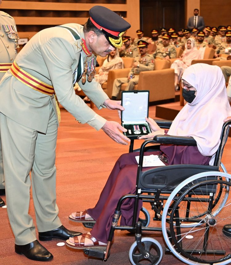 COAS Salutes Bravery of Shuhada and Their Families at GHQ Investiture Ceremony