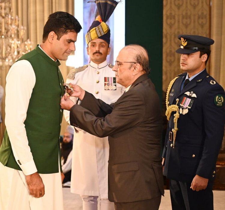 President Zardari confers Hilal-i-Imtiaz upon Arshad Nadeem, announces Rs 100 million reward for the Olympic Gold Medallist