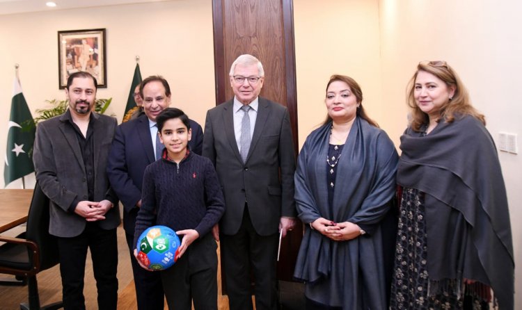 Norwegian Former PM and Pakistan Discuss Climate Solutions and Human Rights Issues