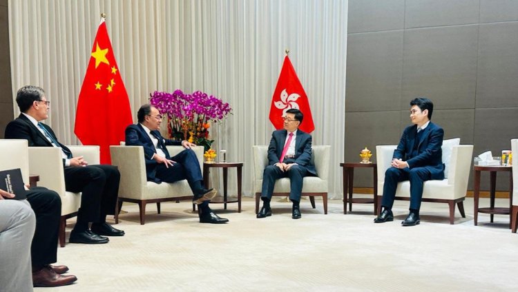 Enhancing Connectivity: Finance Minister Aurangzeb Meets Hong Kong’s Chief Executive